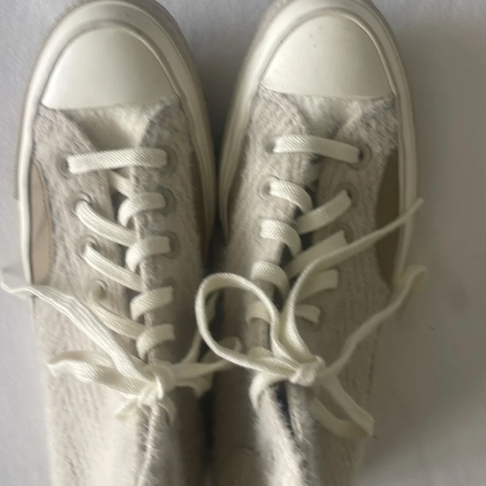 NWOB CONVERSE CHUCK 70 Cozy High-top Sneakers Size 8.5 beige fuzzy fabric - Picture 9 of 11